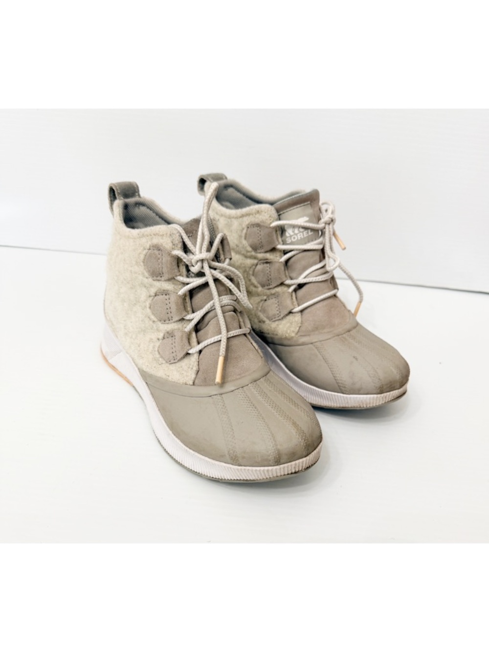 Sorel Out N About III Classic Leather Boot In Dove Peach - 7